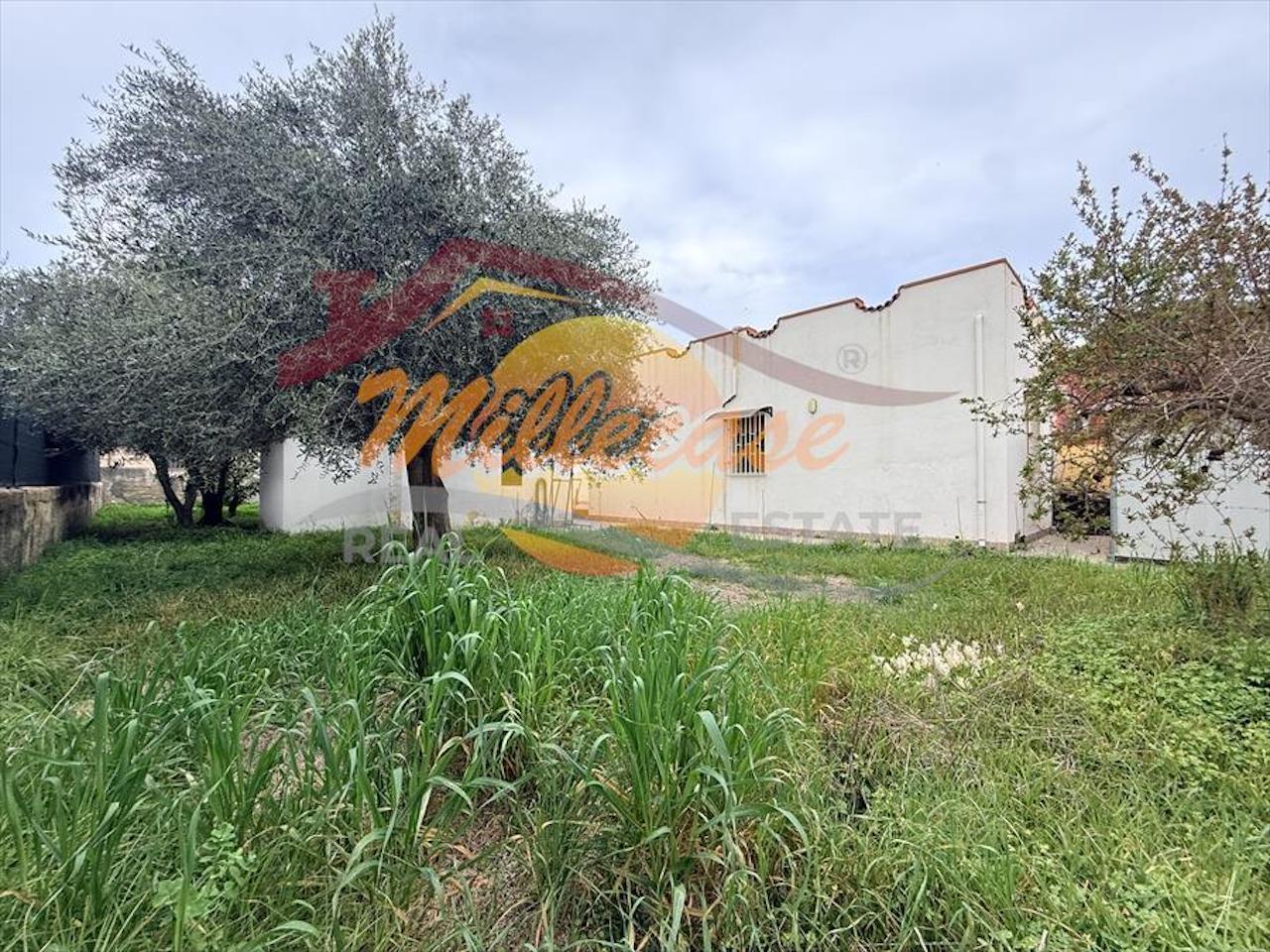 Villa con giardino in traversa pozzo di mazza, Siracusa