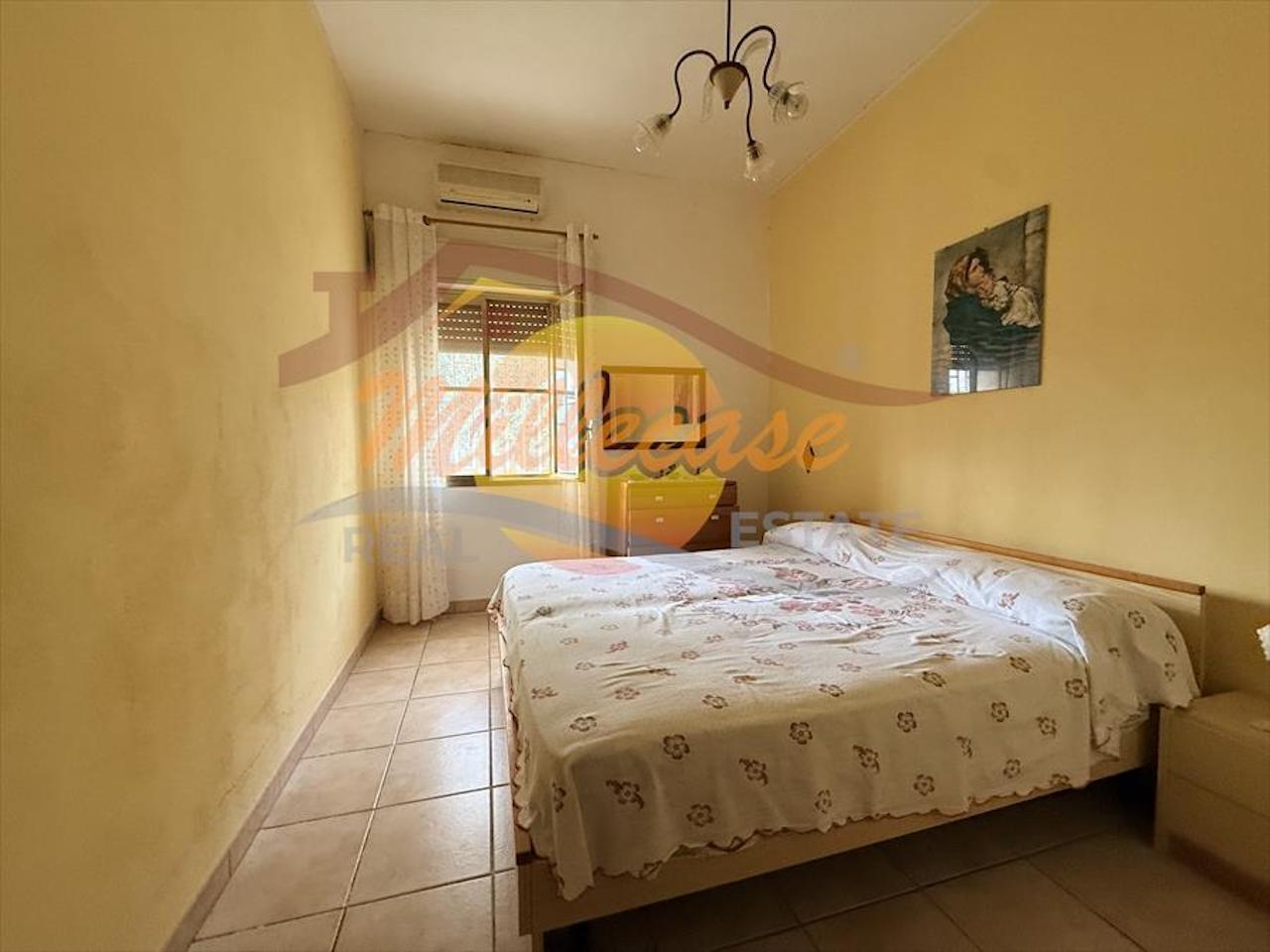 Villa con giardino in traversa pozzo di mazza, Siracusa