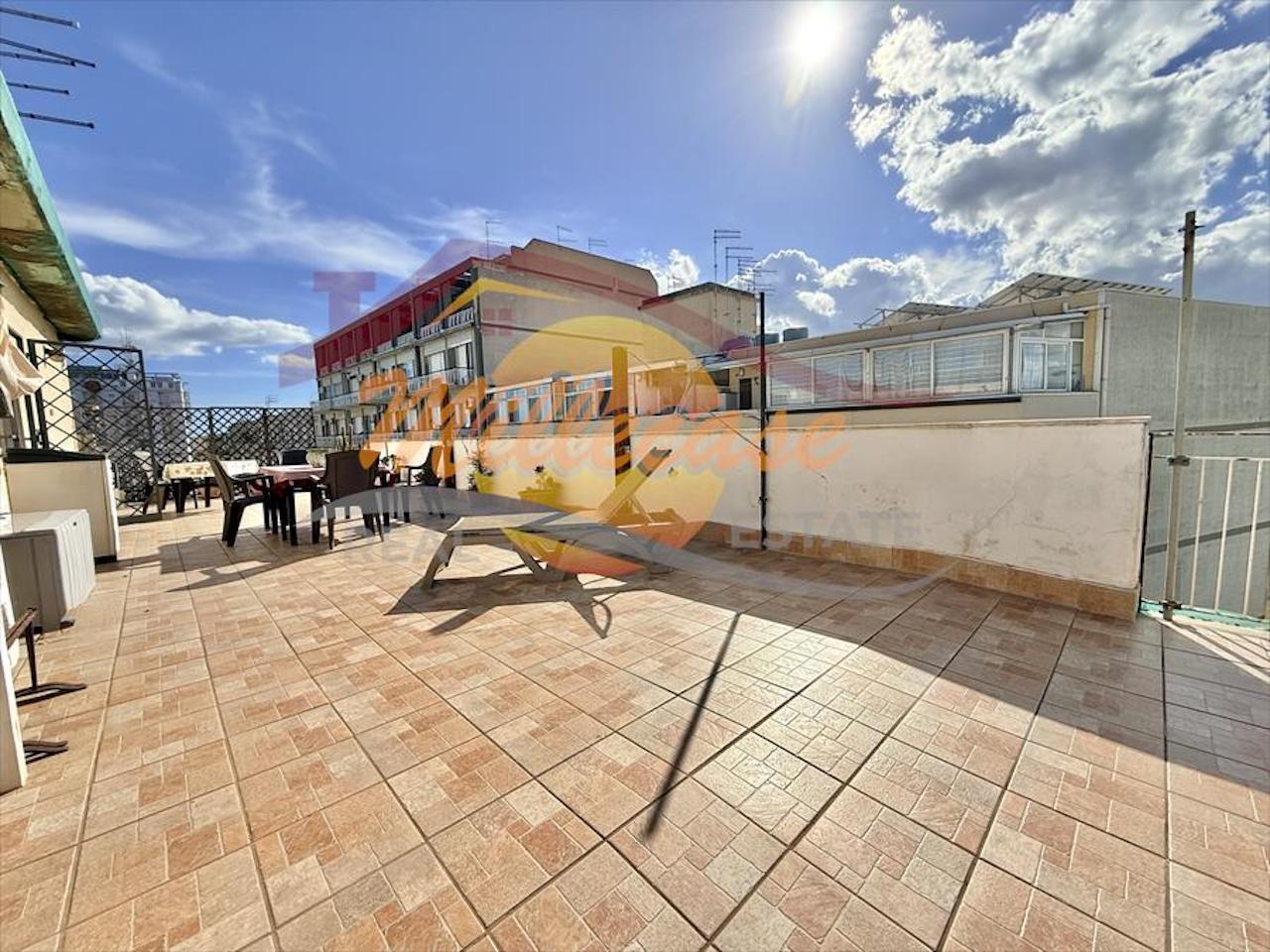 Attico con terrazzo in via pietro novelli, Siracusa