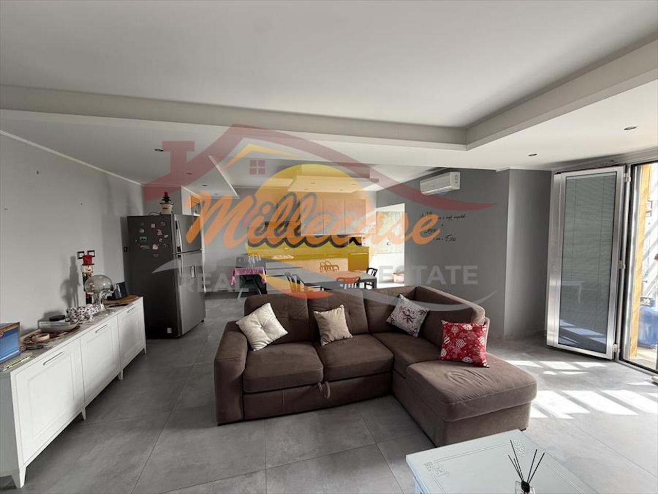 Trilocale con box in viale edoardo garrone, Melilli