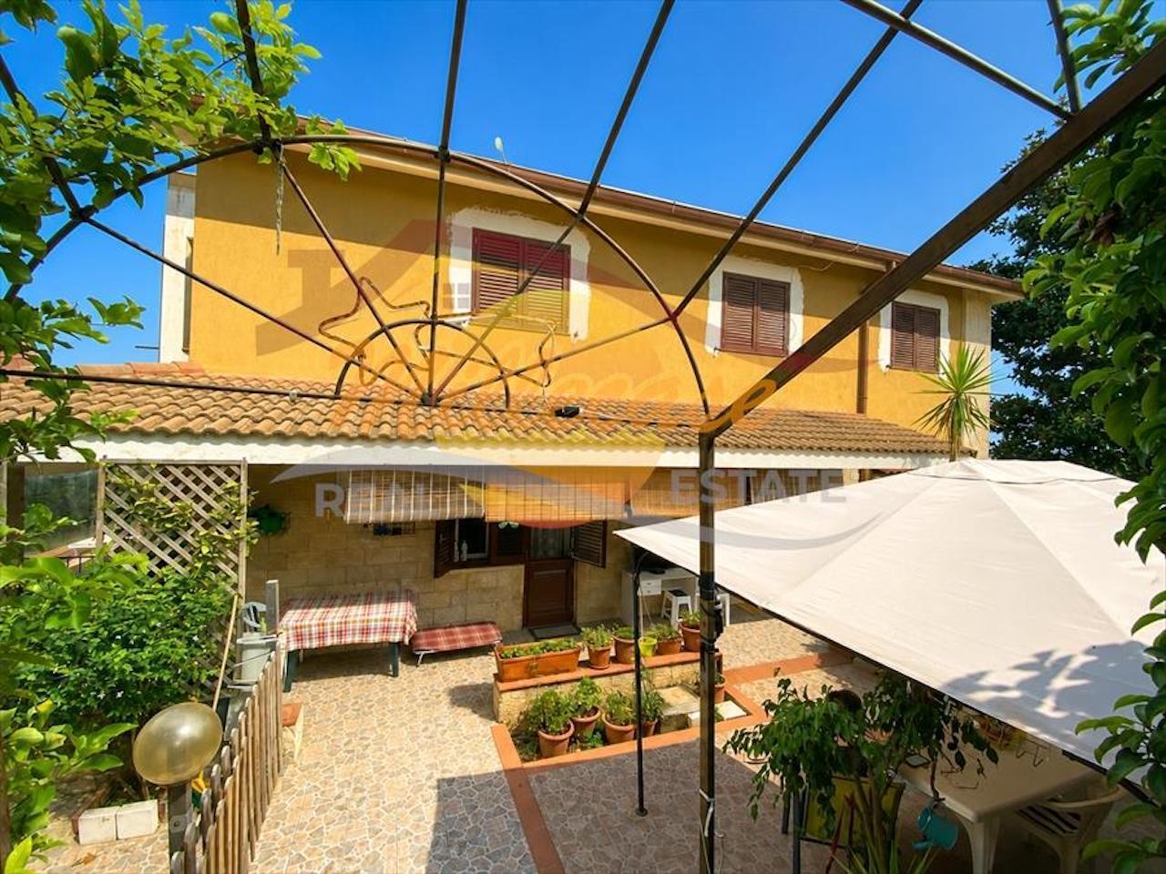 Casa indipendente con giardino in via priamo, Siracusa