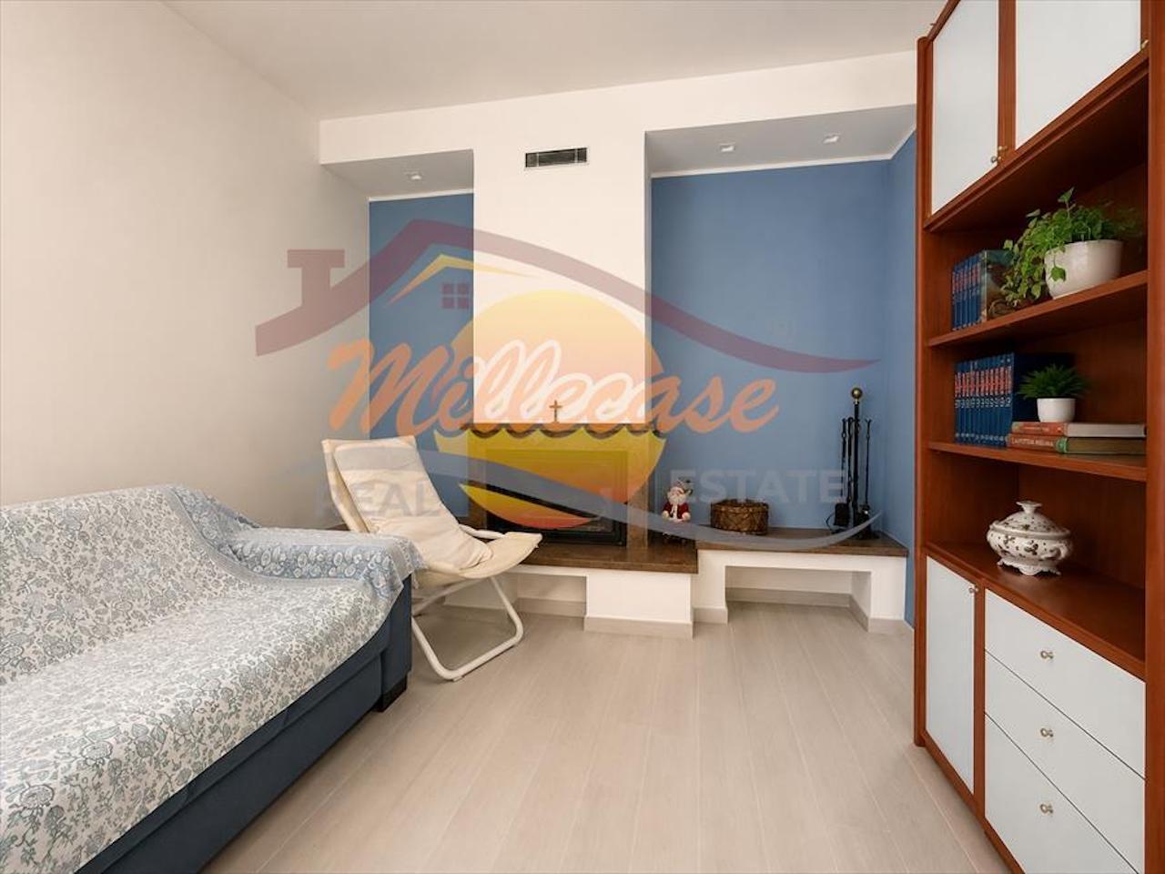 Villa con giardino in via mer nero, Siracusa