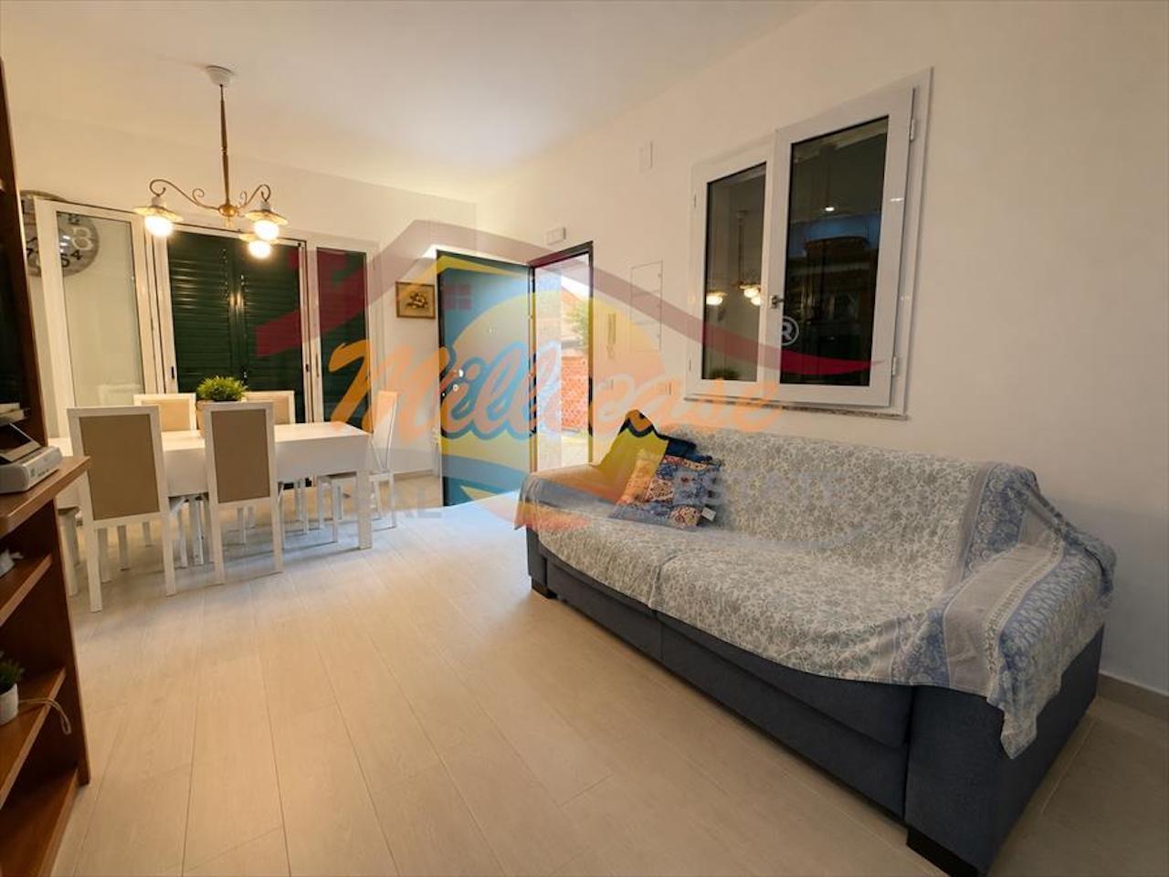 Villa con giardino in via mer nero, Siracusa