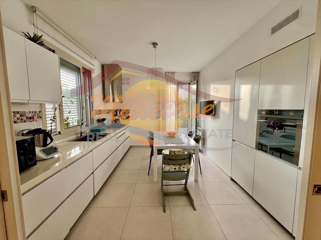 Casa indipendente con giardino in via luigi maria monti, Siracusa