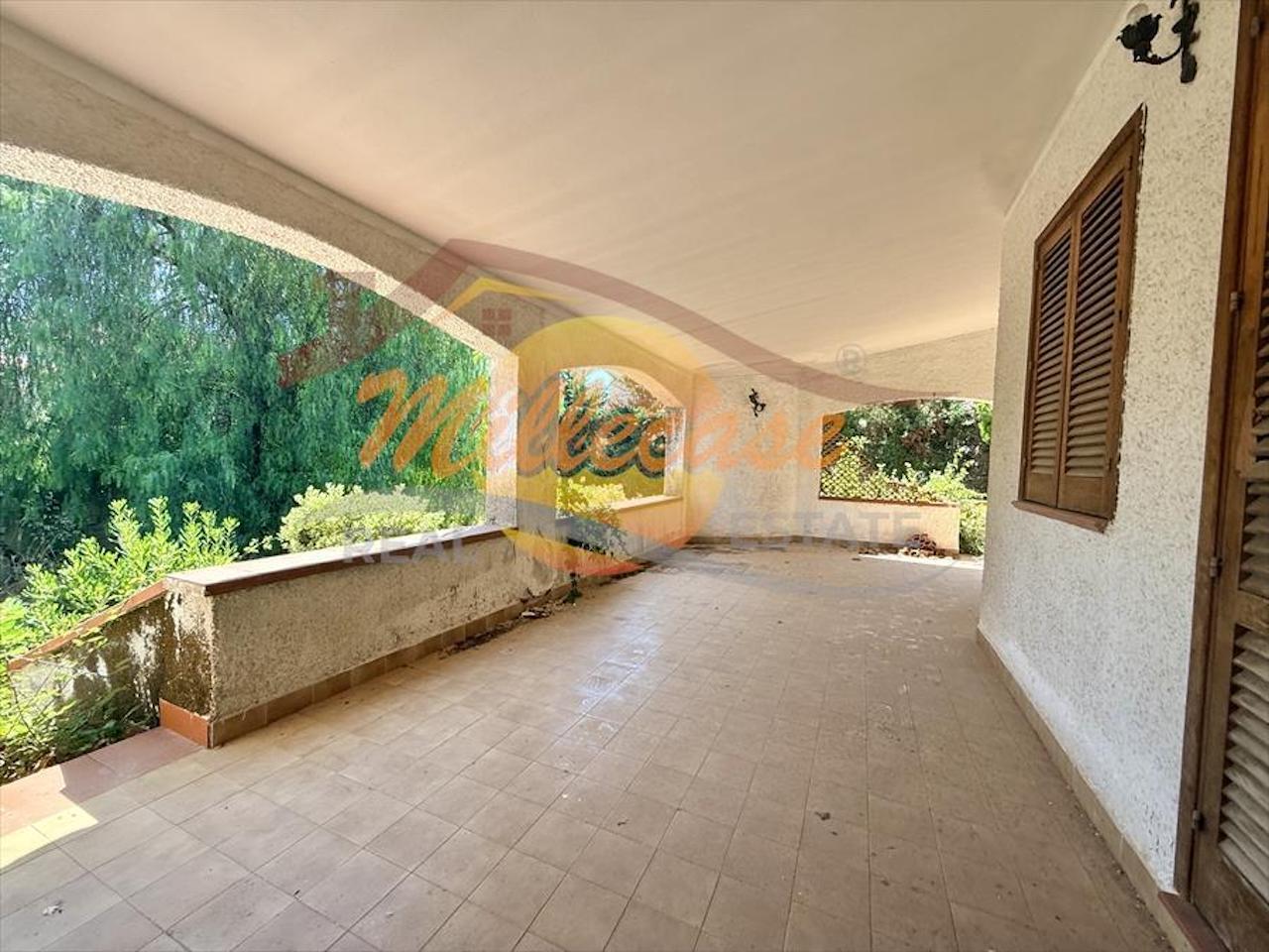 Villa con giardino in via tersicore, Siracusa