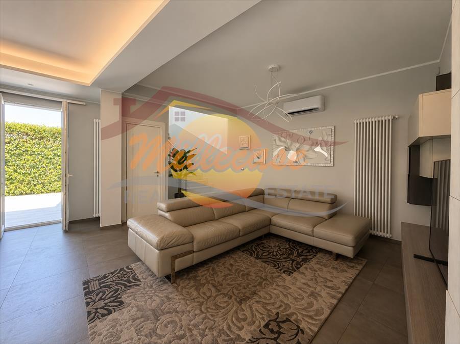 Villa con giardino in viale epipoli 123, Siracusa