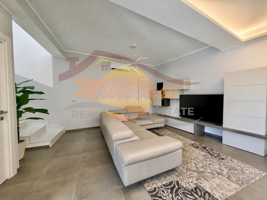 Villa con giardino in viale epipoli 123, Siracusa