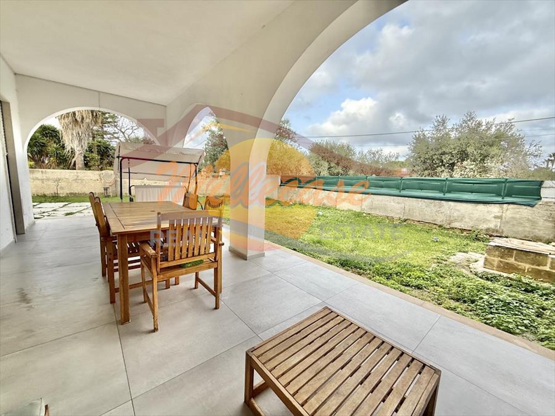 Quadrilocale con giardino in via capo murro di porco, Siracusa