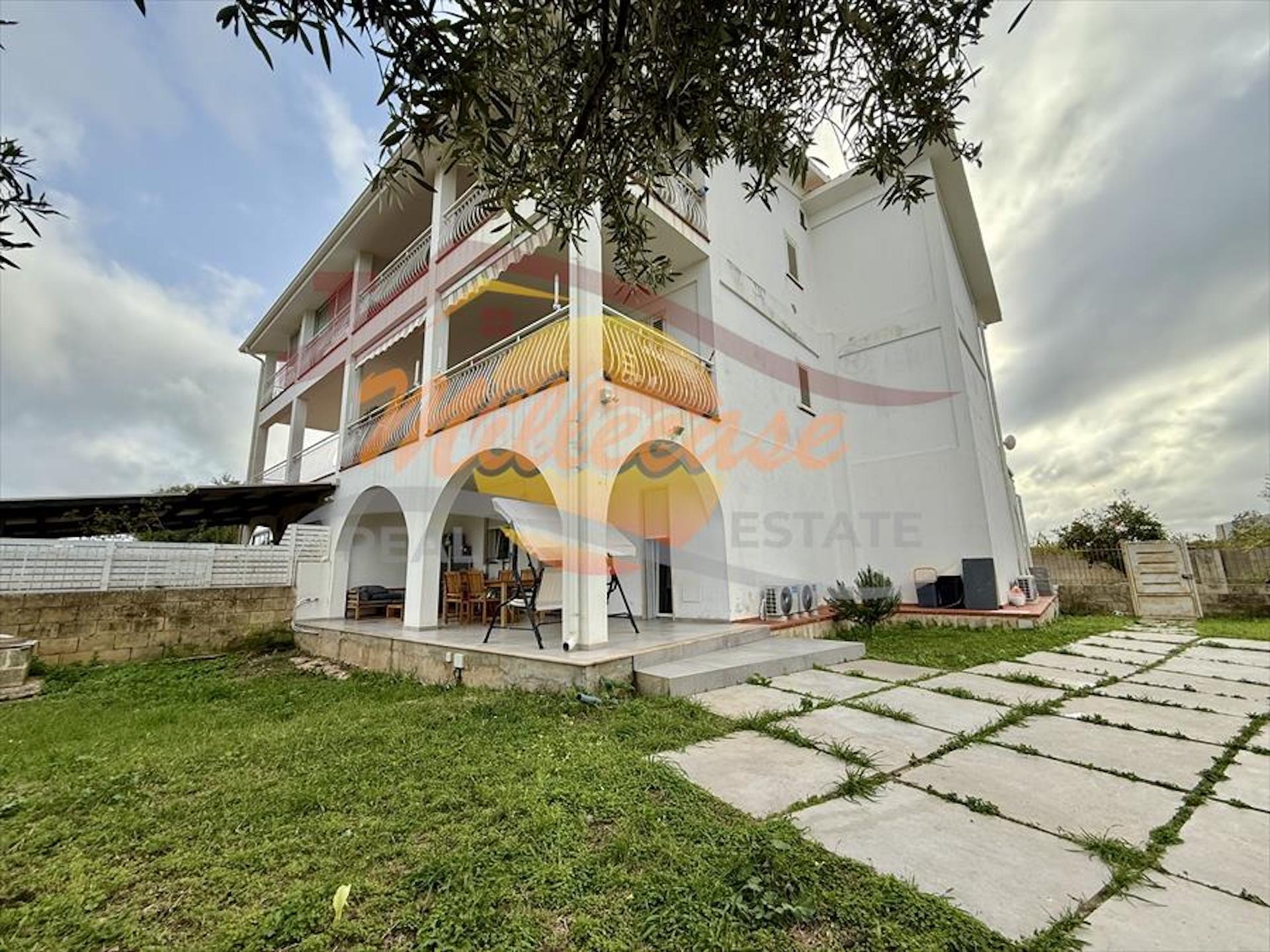 Quadrilocale con giardino in via capo murro di porco, Siracusa