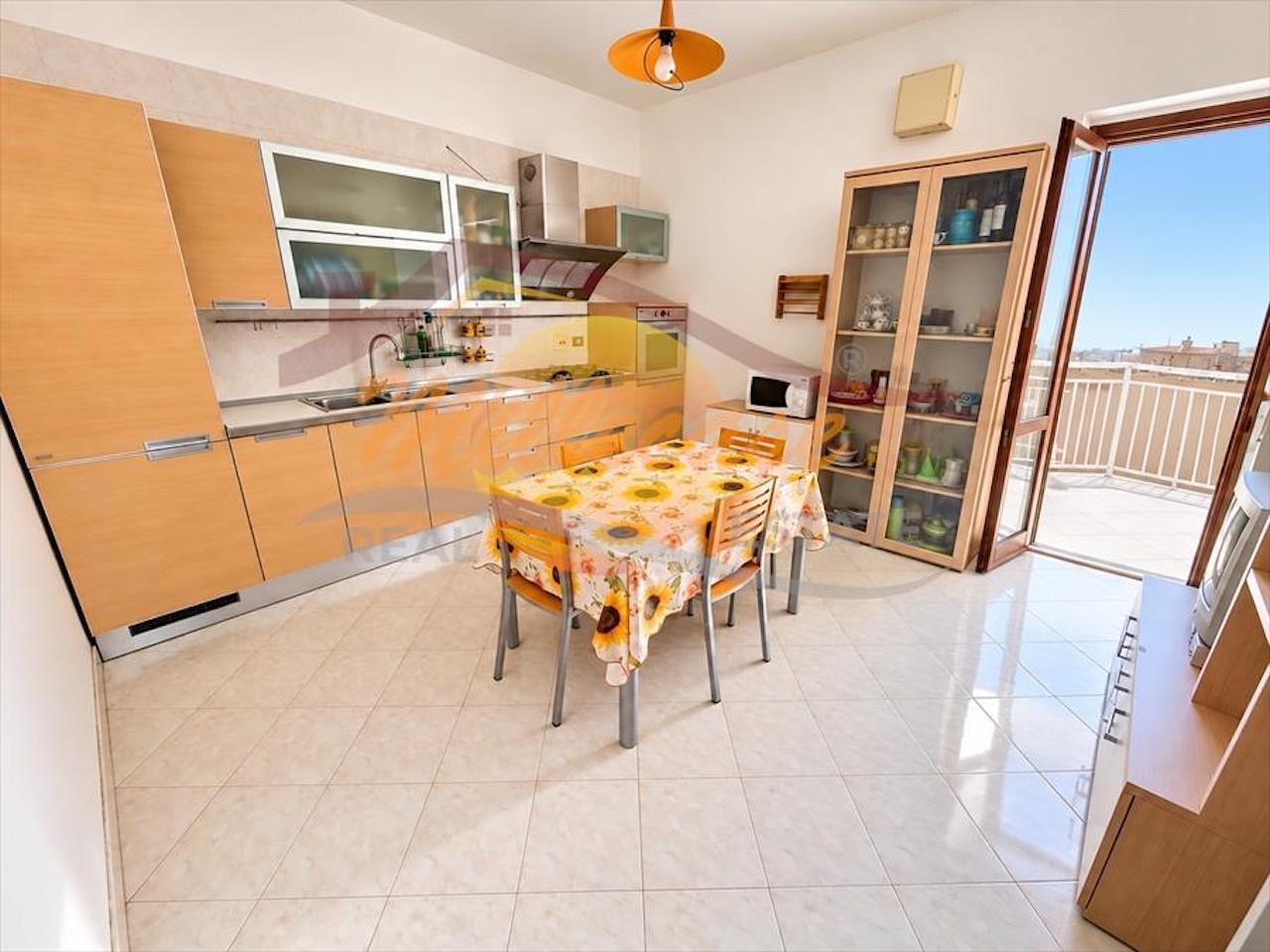 Appartamento con box in viale scala greca, Siracusa