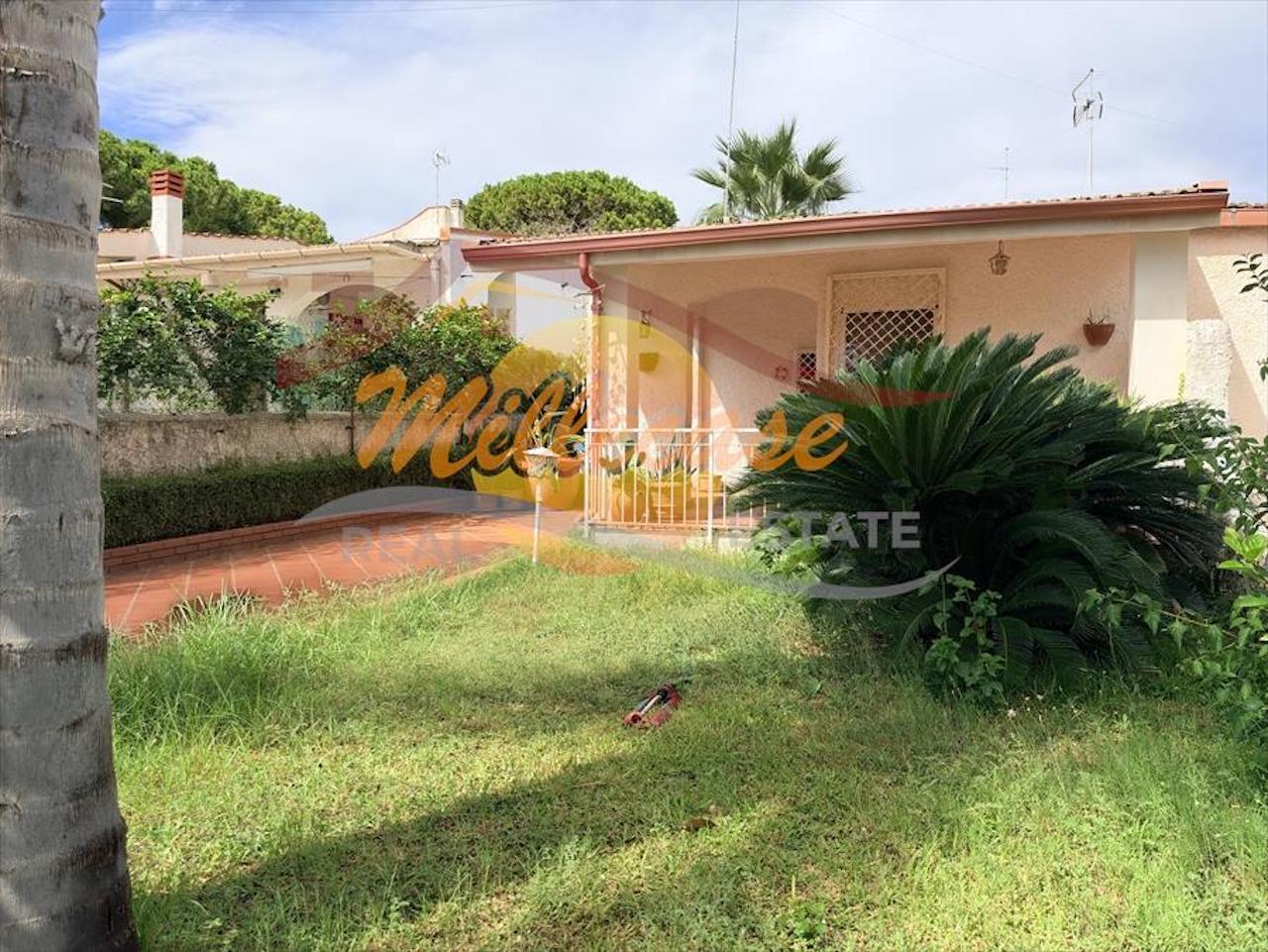 Villa con giardino in viale dei lidi, Siracusa