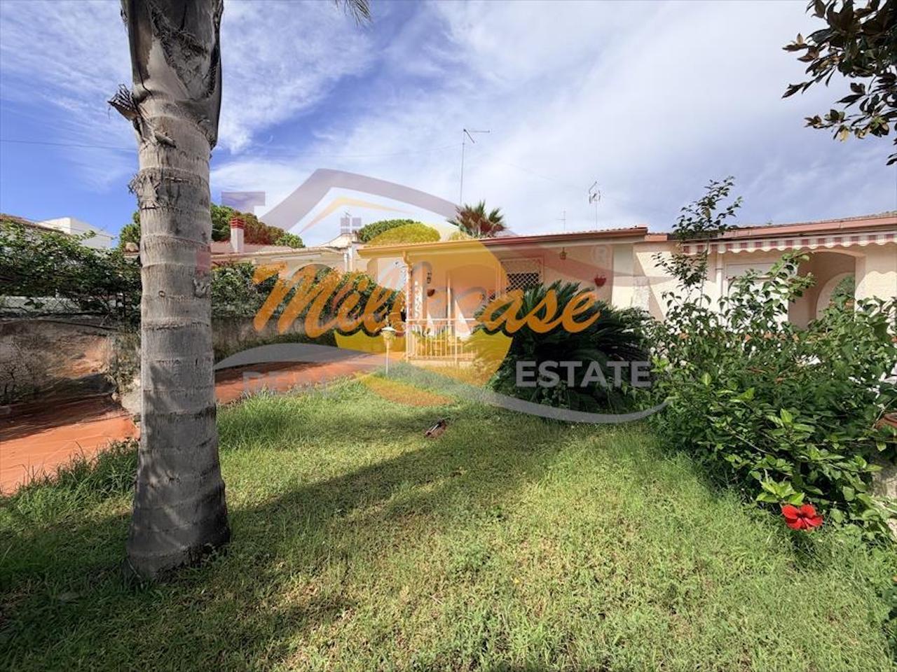 Villa con giardino in viale dei lidi, Siracusa