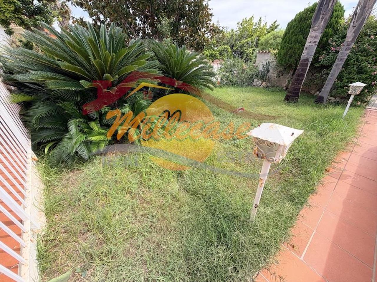 Villa con giardino in viale dei lidi, Siracusa
