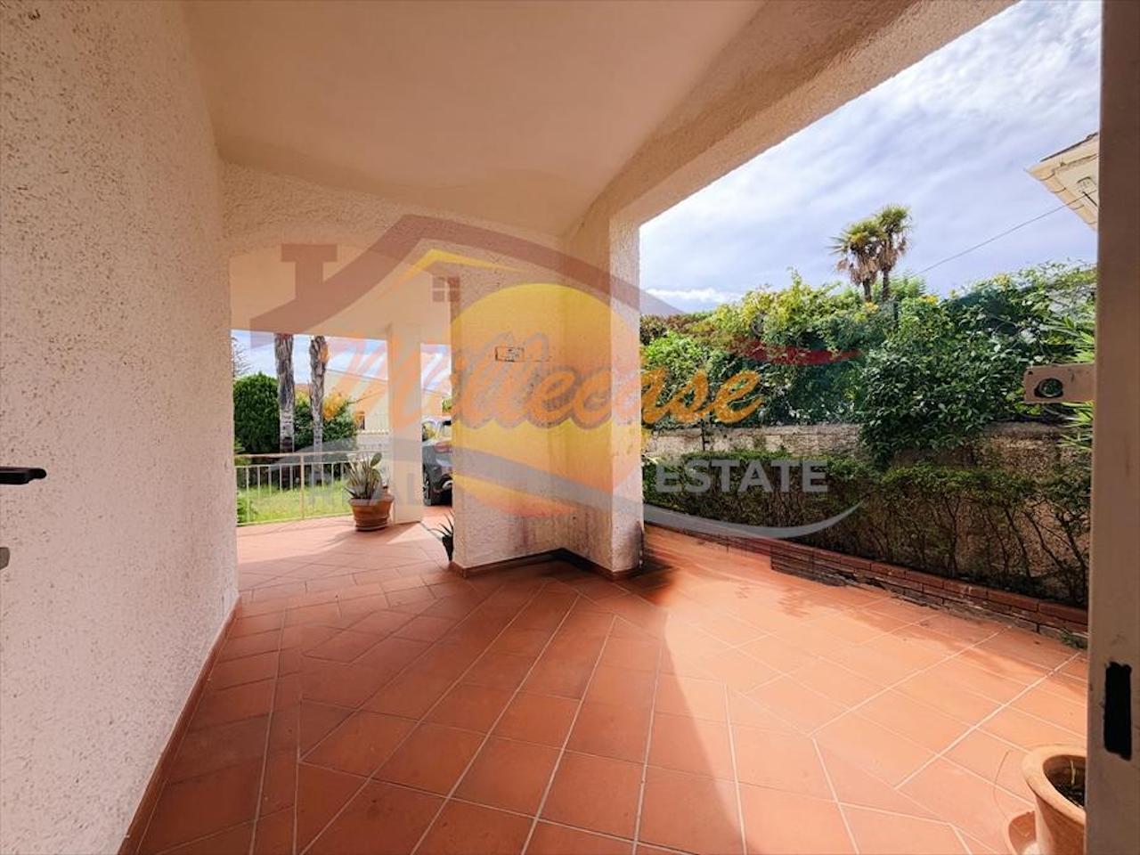 Villa con giardino in viale dei lidi, Siracusa
