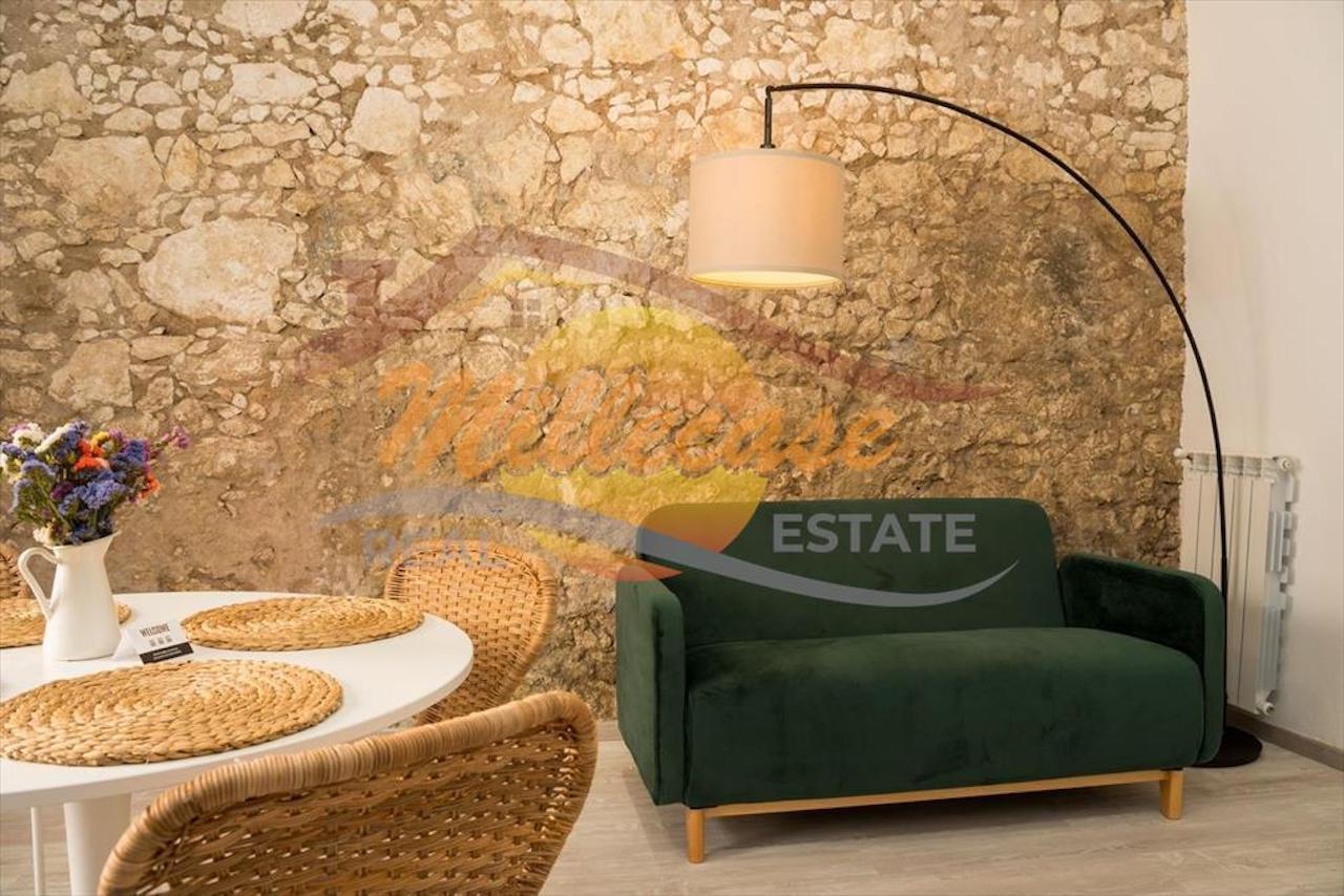 Stabile/Palazzo con terrazzo in viale luigi cadorna, Siracusa