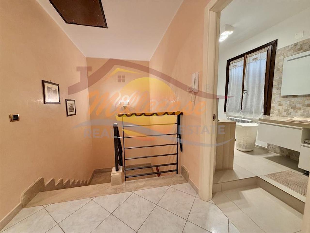 Casa indipendente con giardino in via vincenzo bordone, Siracusa