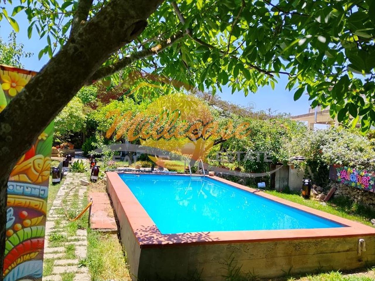 Villa con giardino in strada benali, Siracusa