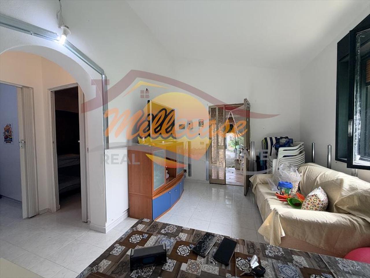Villa con giardino in strada benali, Siracusa