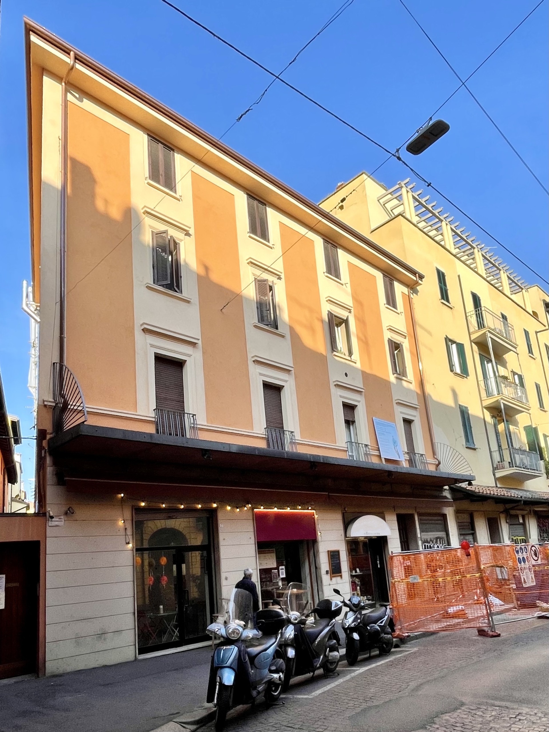 Locale commerciale nuova in via castiglione 51, Bologna