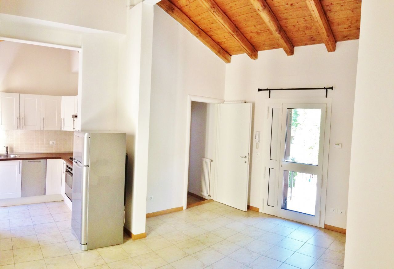 Bilocale con giardino in via castiglione 51, Bologna
