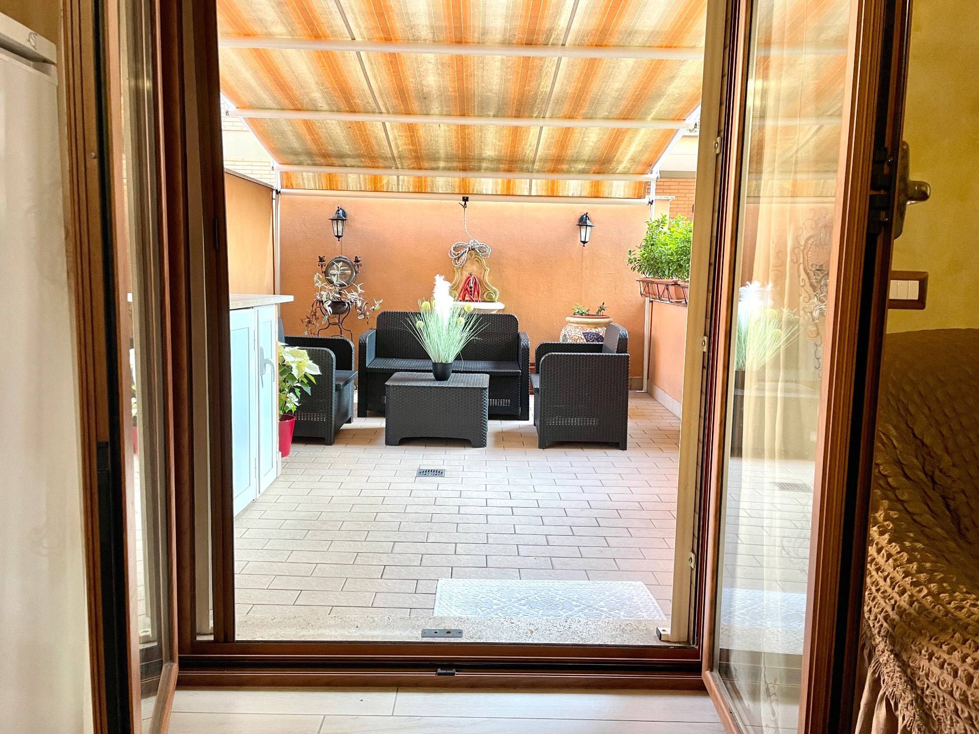 Appartamento in vendita a Pomezia, Centro