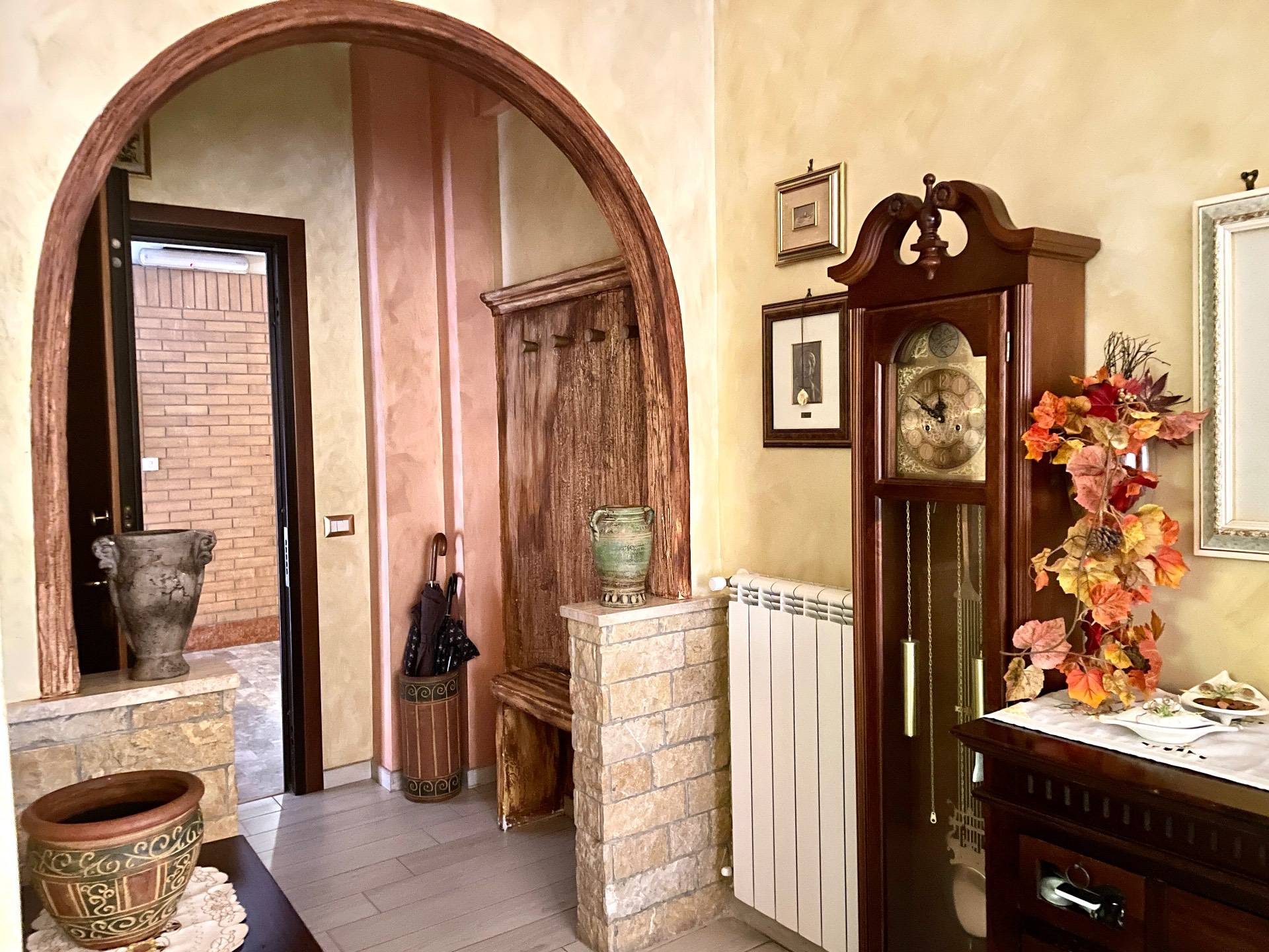 Appartamento in vendita a Pomezia, Centro