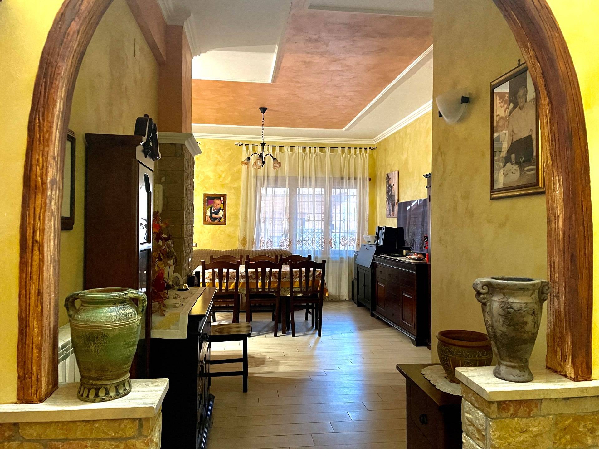 Appartamento in vendita a Pomezia, Centro