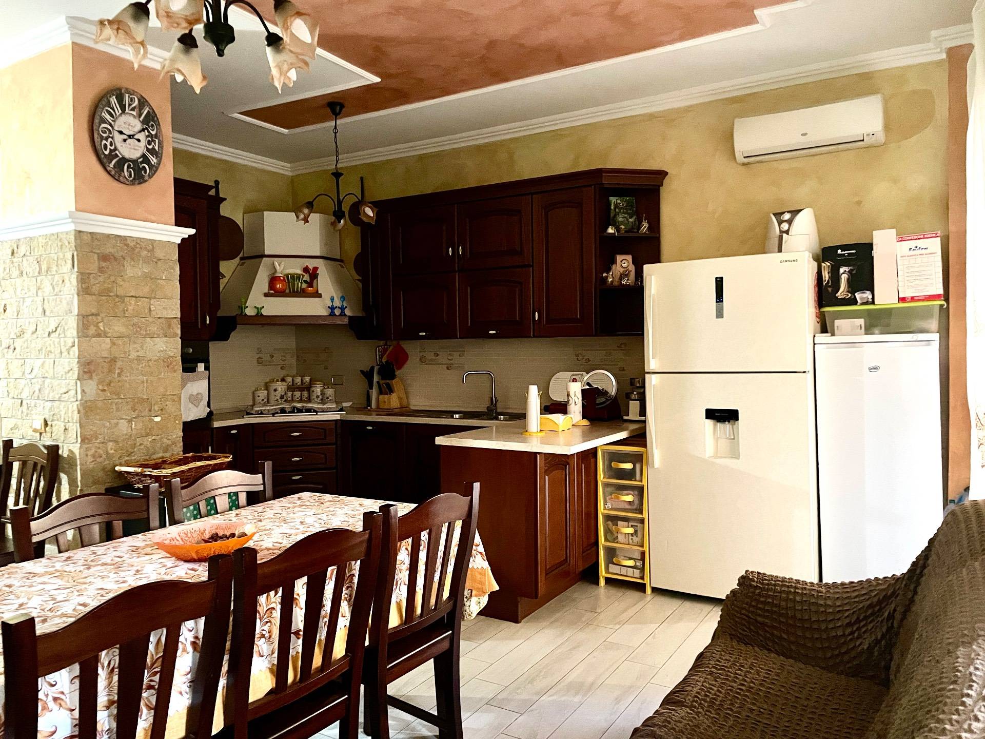 Appartamento in vendita a Pomezia, Centro