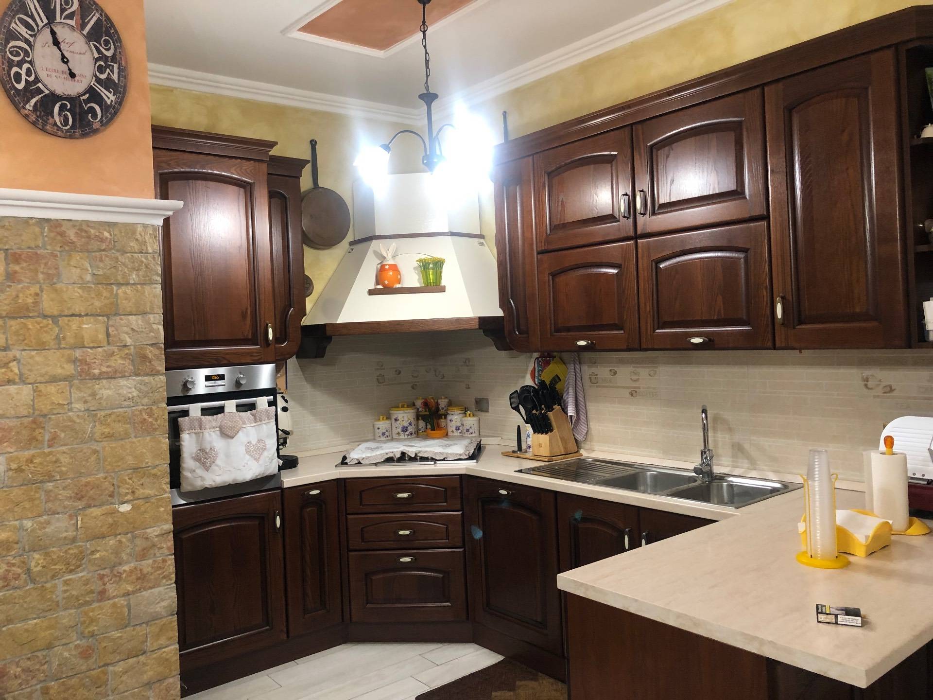 Appartamento in vendita a Pomezia, Centro