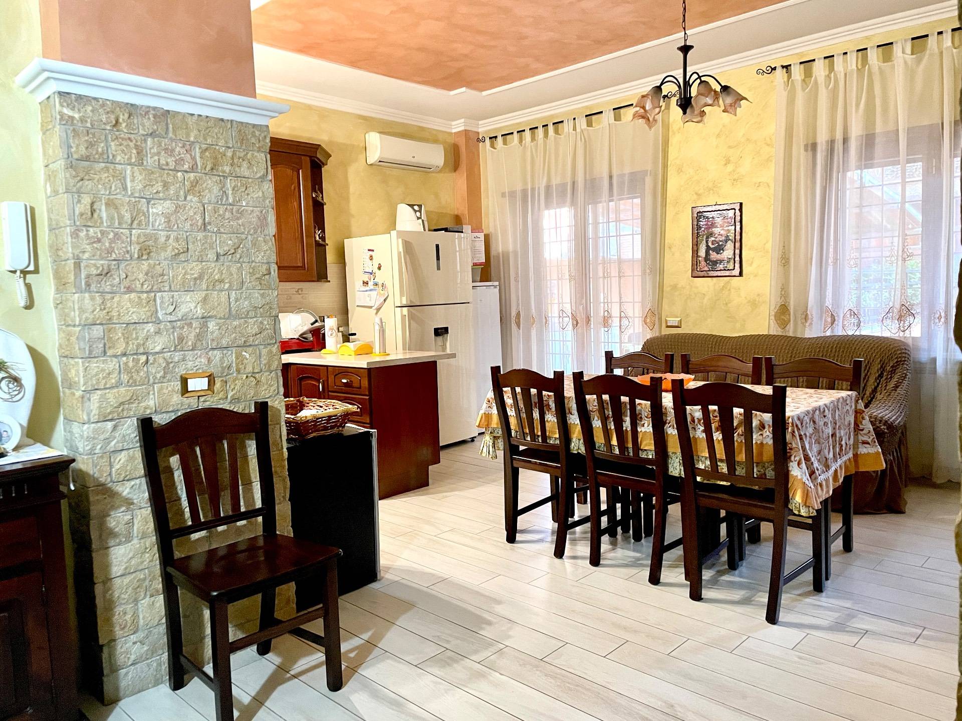 Appartamento in vendita a Pomezia, Centro