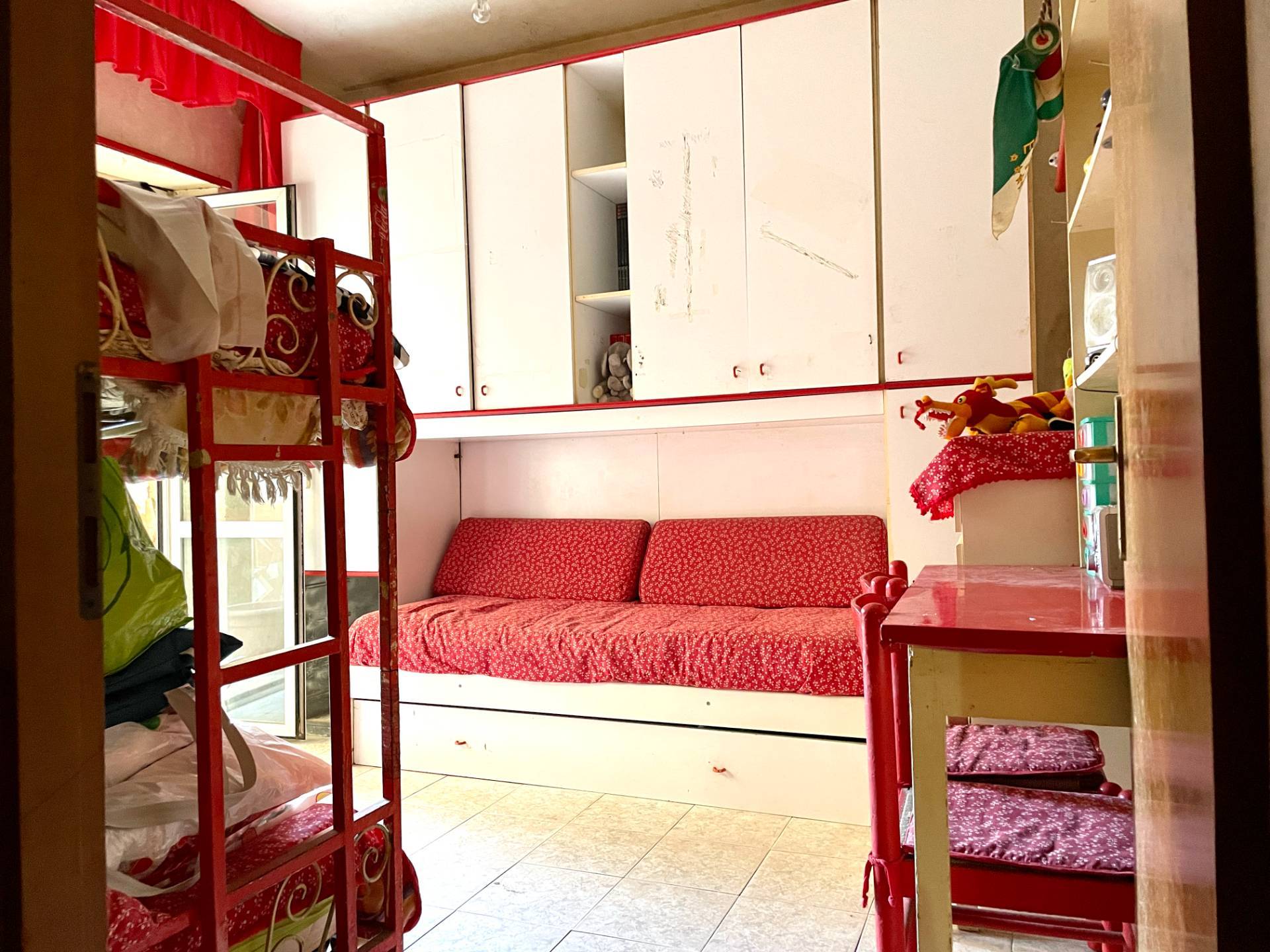 Appartamento in vendita a Pomezia, Centro