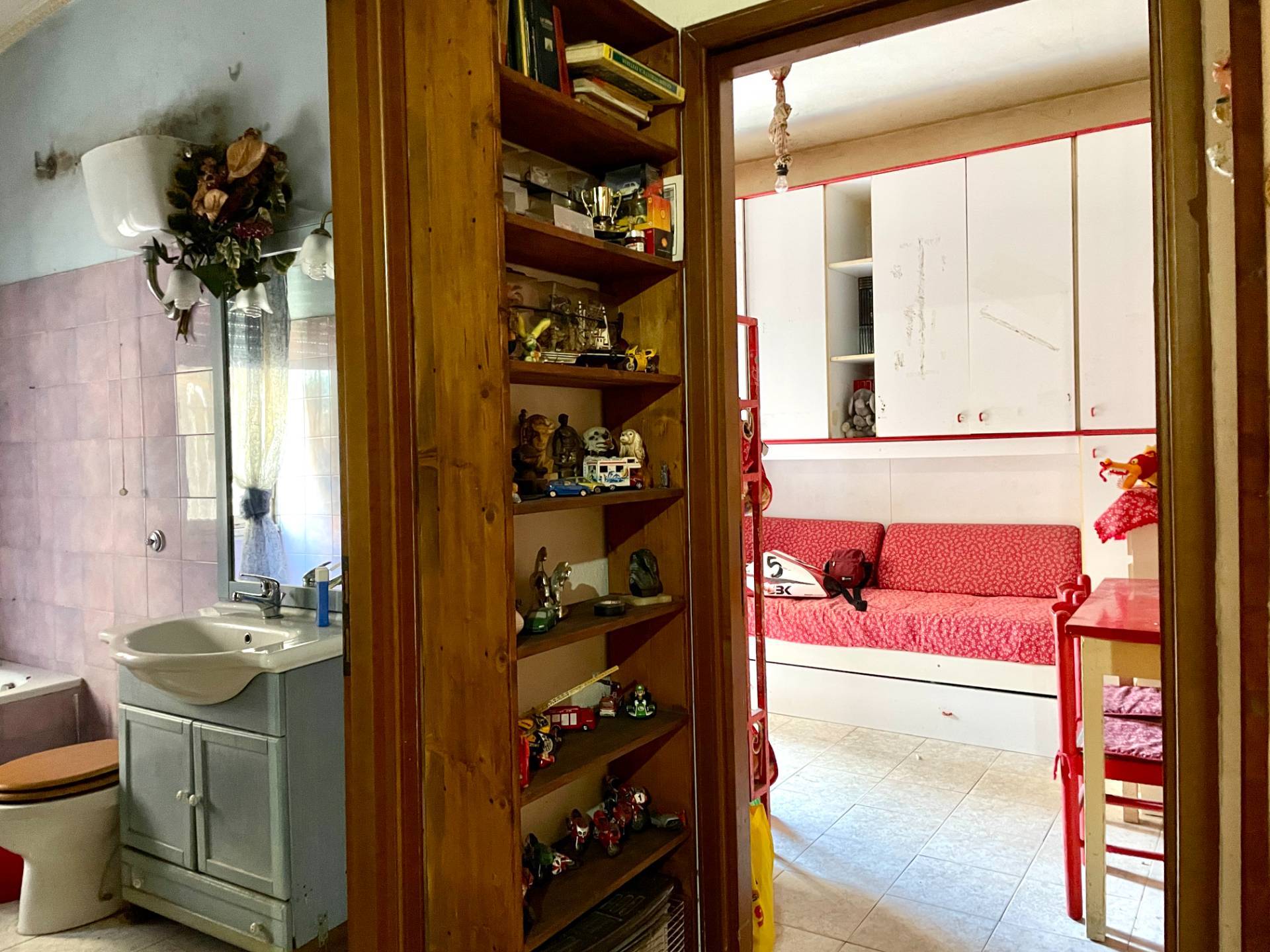 Appartamento in vendita a Pomezia, Centro