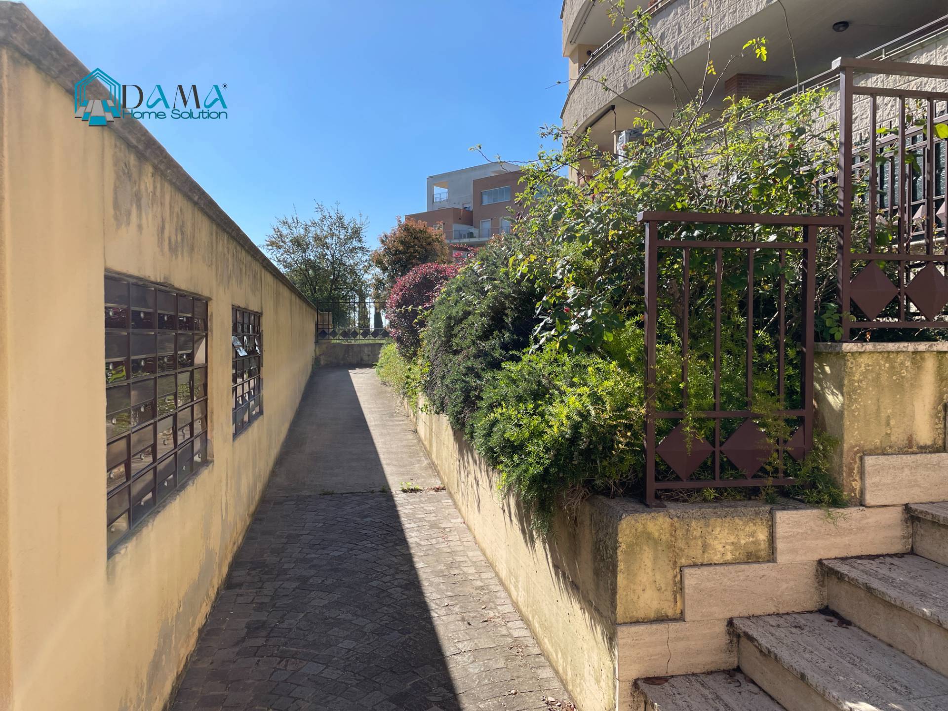 Appartamento in vendita a Pomezia, Centro