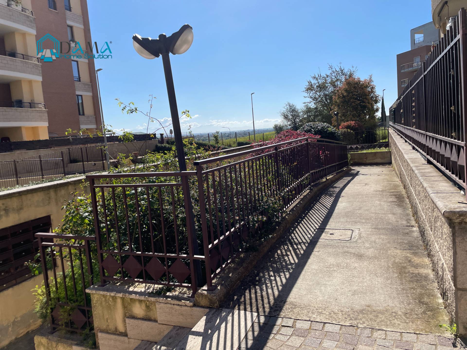 Appartamento in vendita a Pomezia, Centro