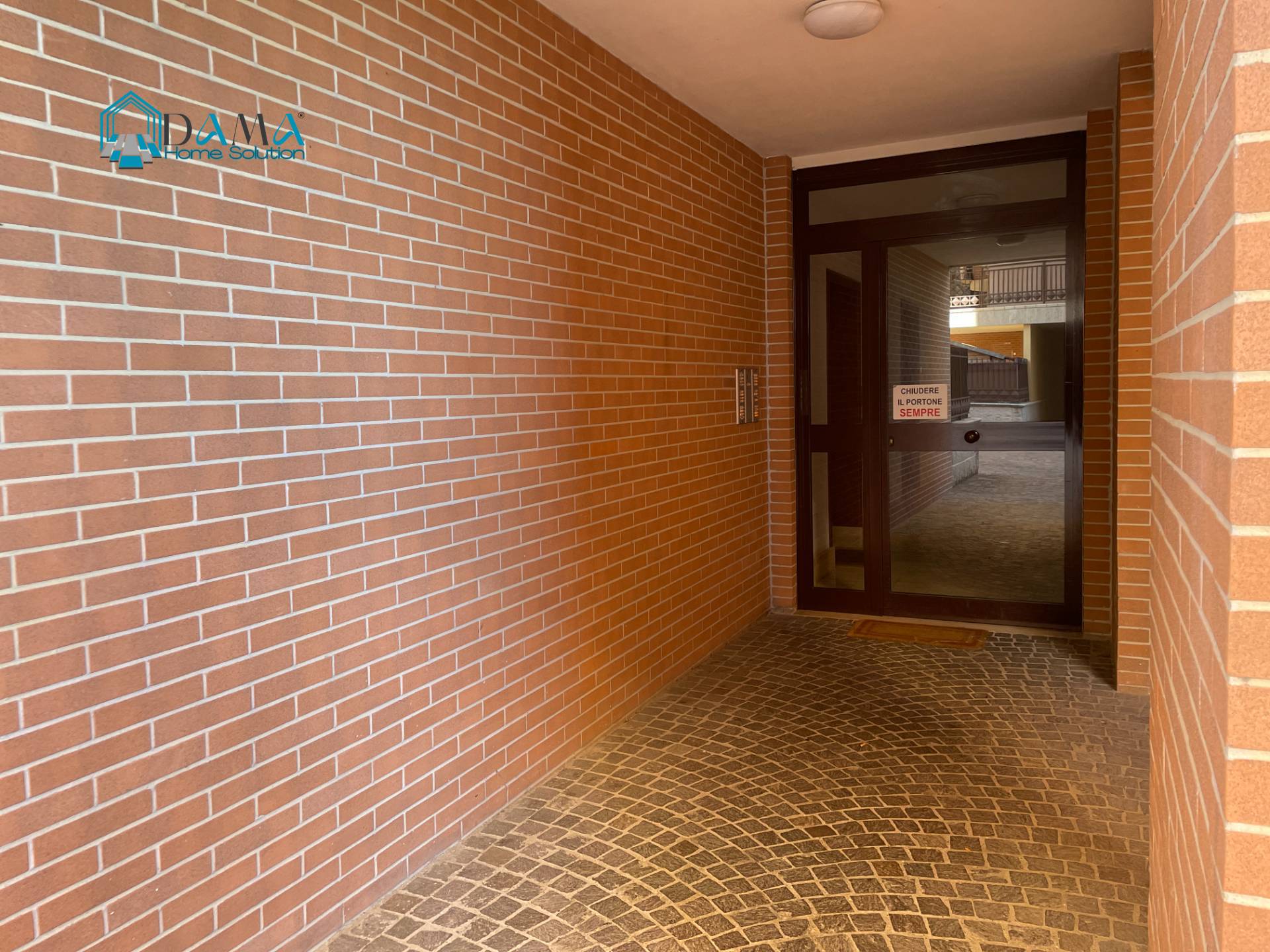 Appartamento in vendita a Pomezia, Centro