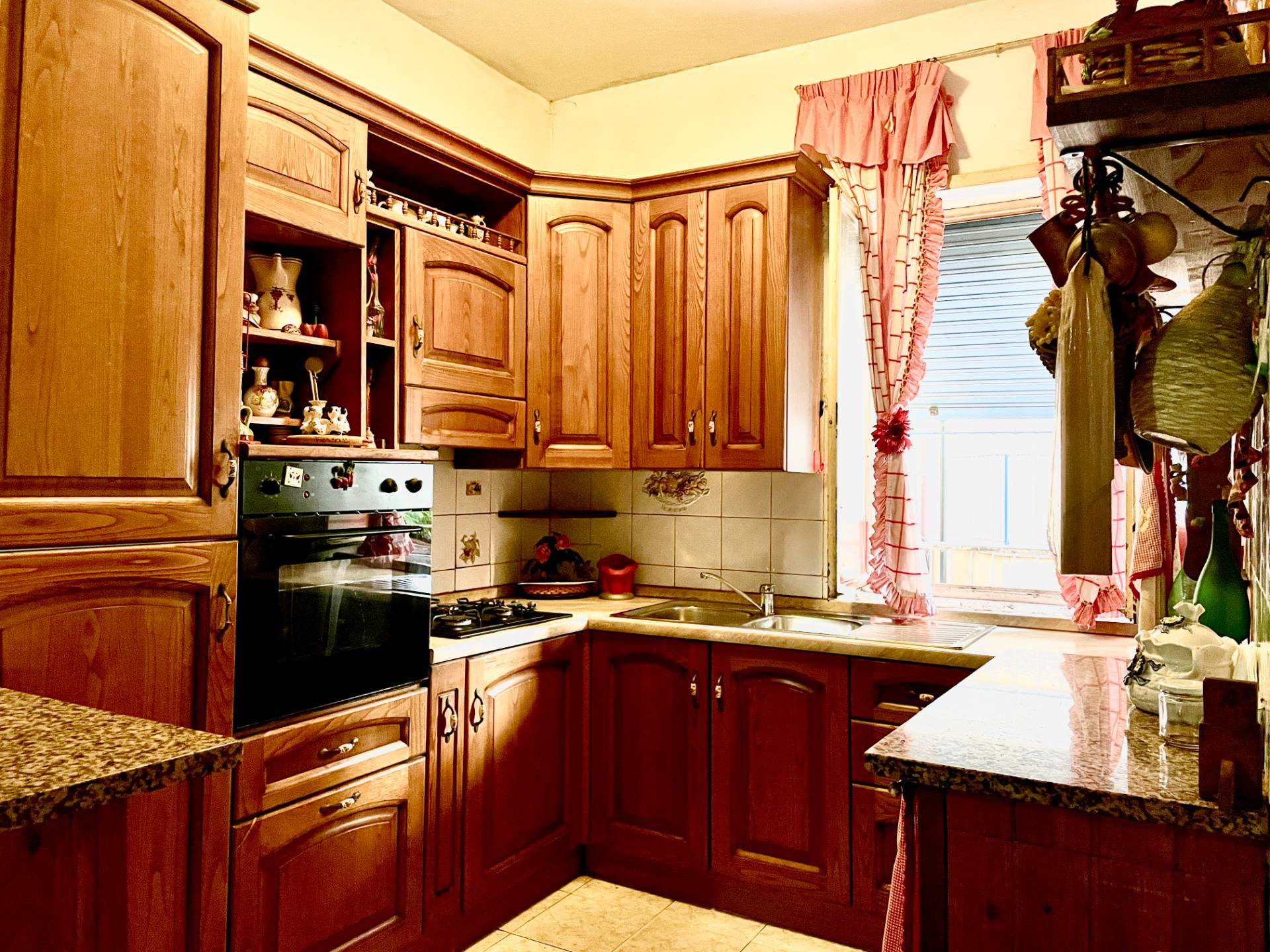 Appartamento in vendita a Pomezia, Centro