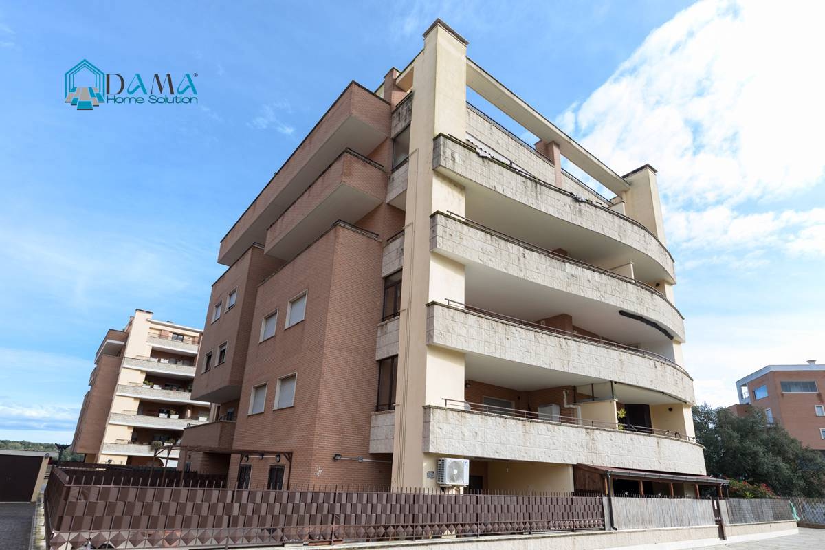 Appartamento in vendita a Pomezia, Centro