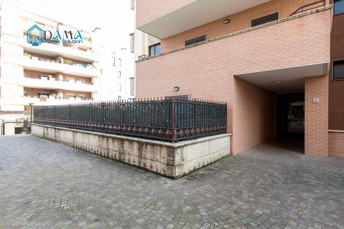 Appartamento in vendita a Pomezia, Centro