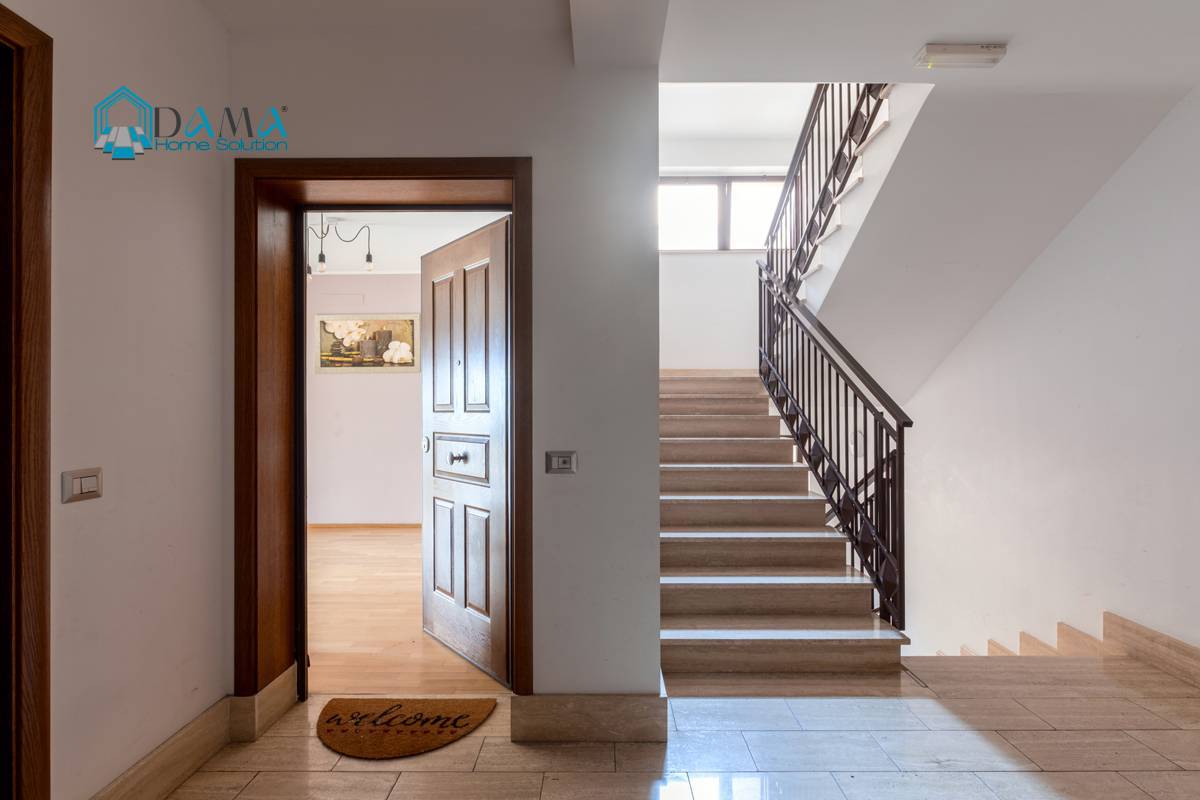 Appartamento in vendita a Pomezia, Centro