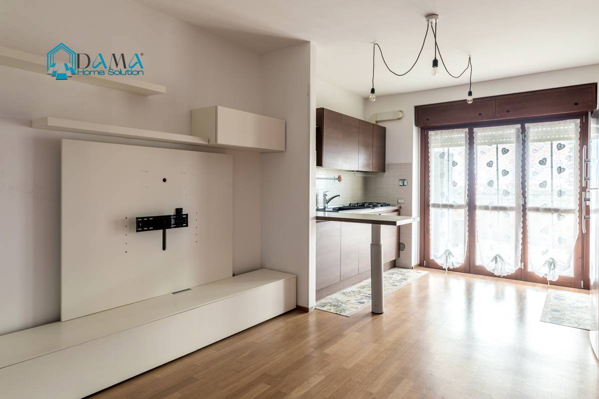 Appartamento in vendita a Pomezia, Centro