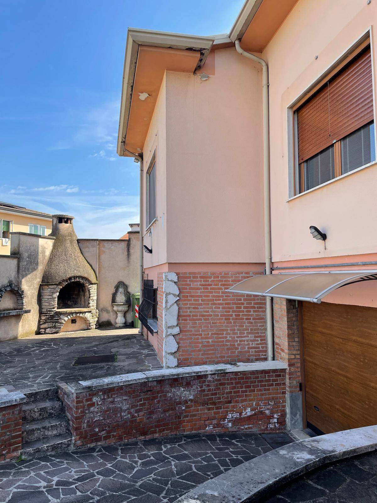 Villa in vendita a Curtatone