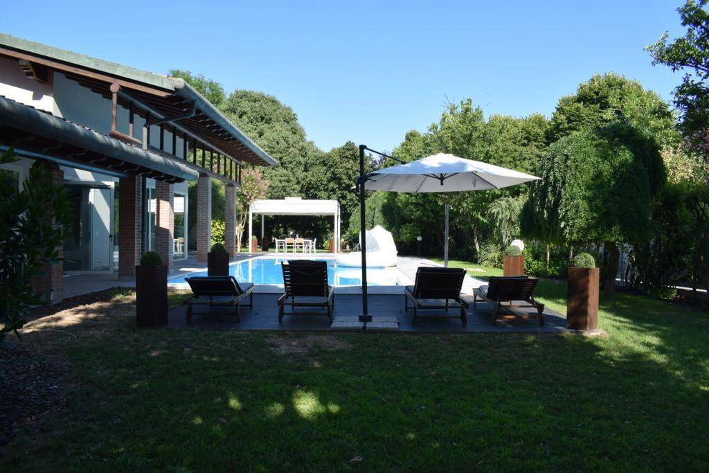 Villa in vendita a Curtatone