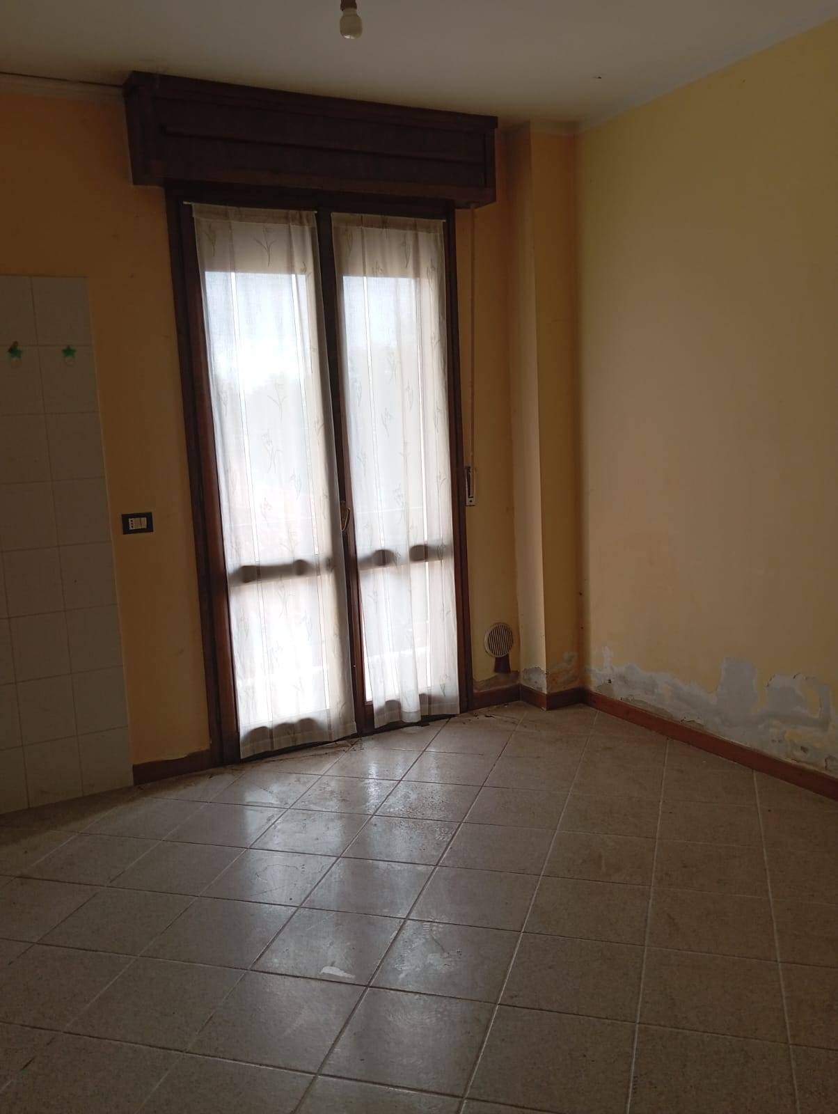 INTERA PALAZZINA in vendita a Curtatone, Levata