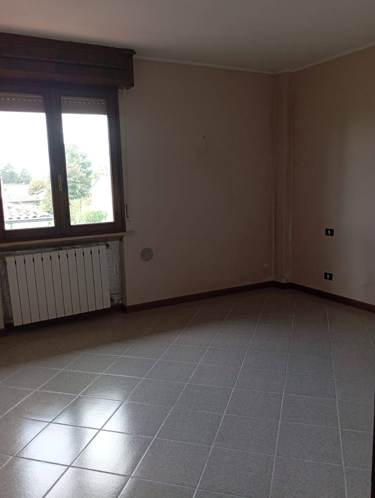 INTERA PALAZZINA in vendita a Curtatone, Levata