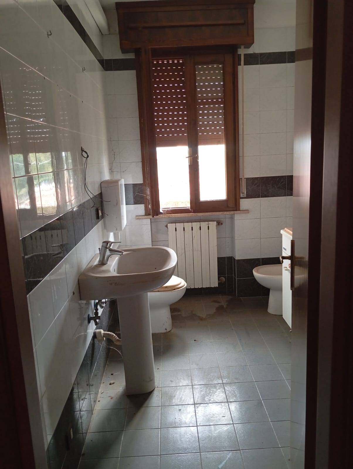 INTERA PALAZZINA in vendita a Curtatone, Levata