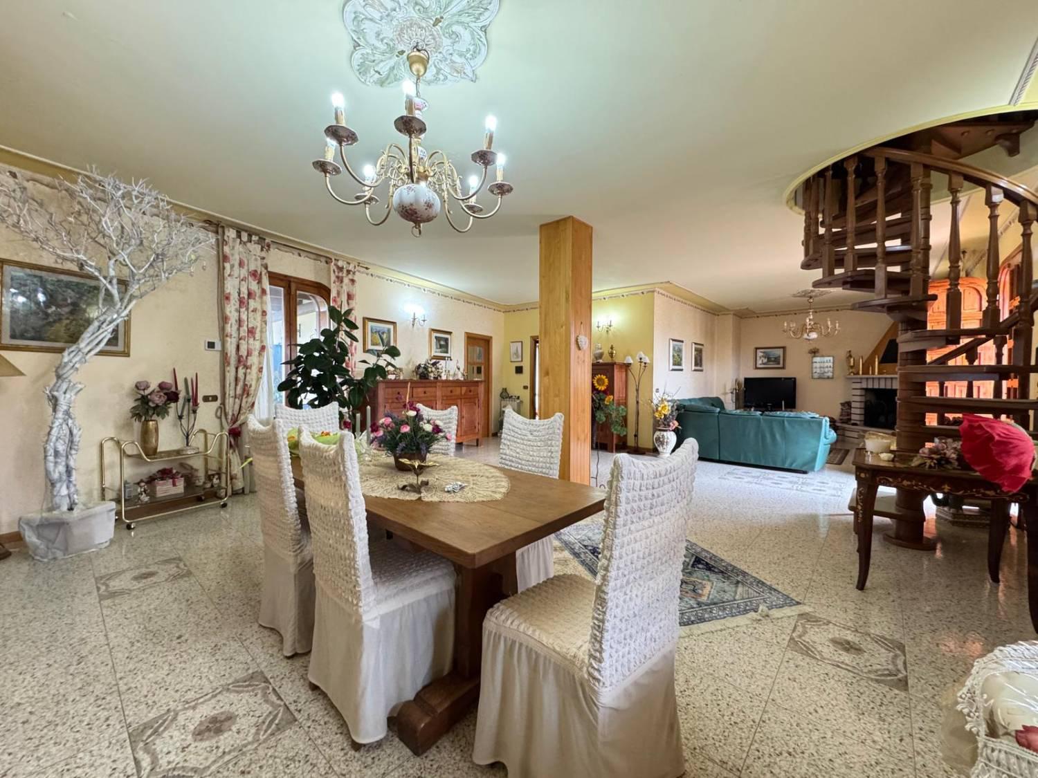 Casa indipendente con giardino a Atri