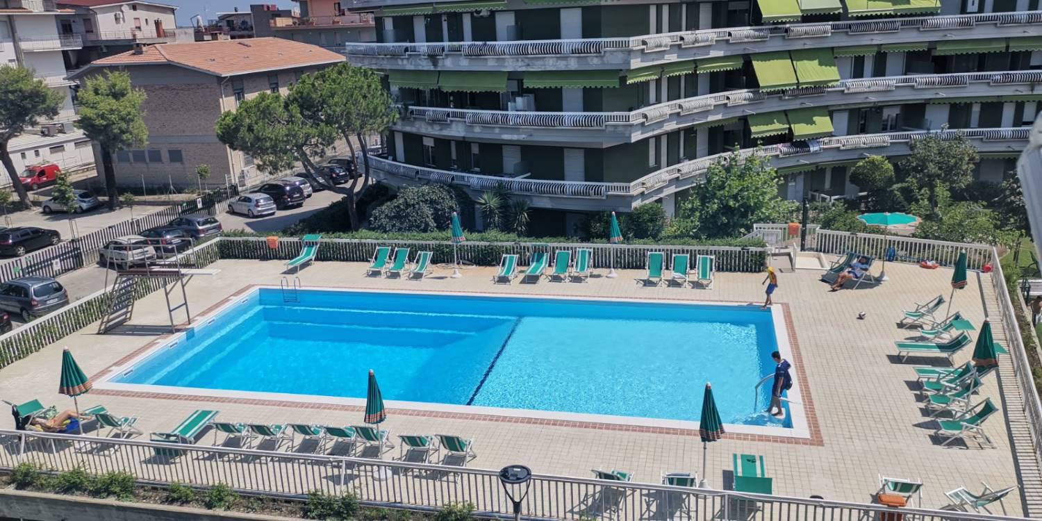 Quadrilocale con box a Silvi