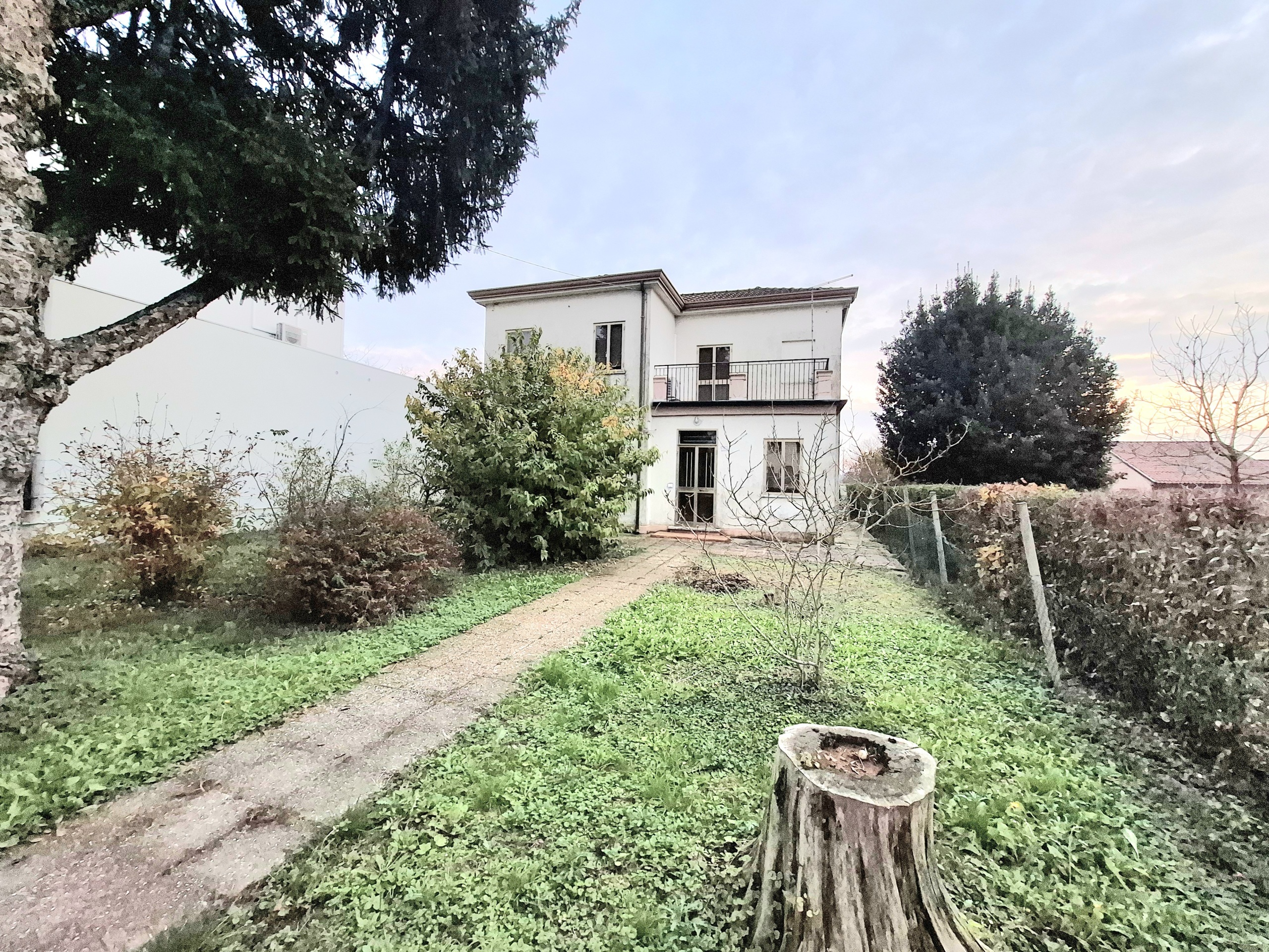 Villa con giardino in via g. garibaldi 33, Bagnoli di Sopra