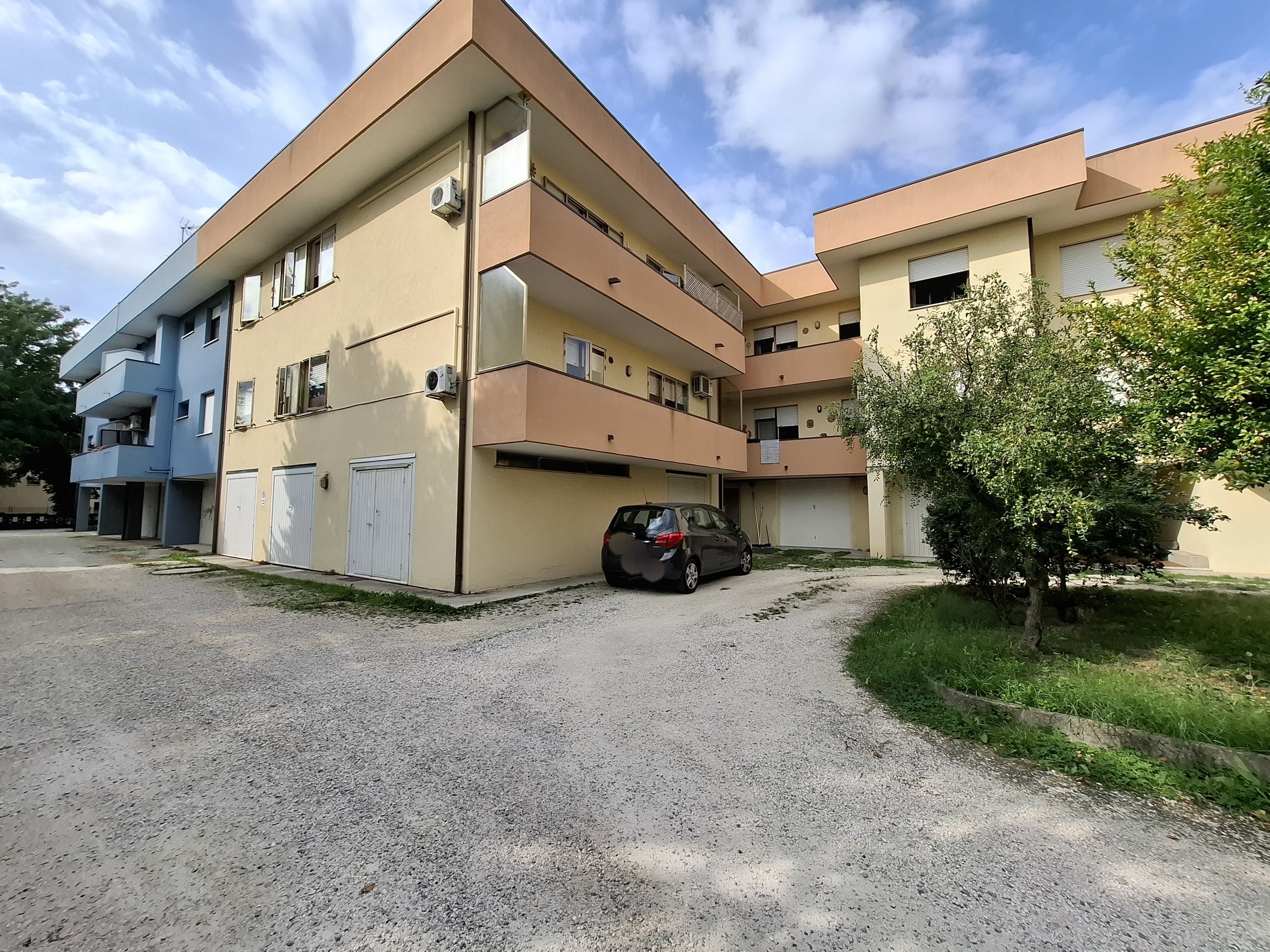 Box/Garage 22mq in vendita in via lionello d'este 8, Rovigo