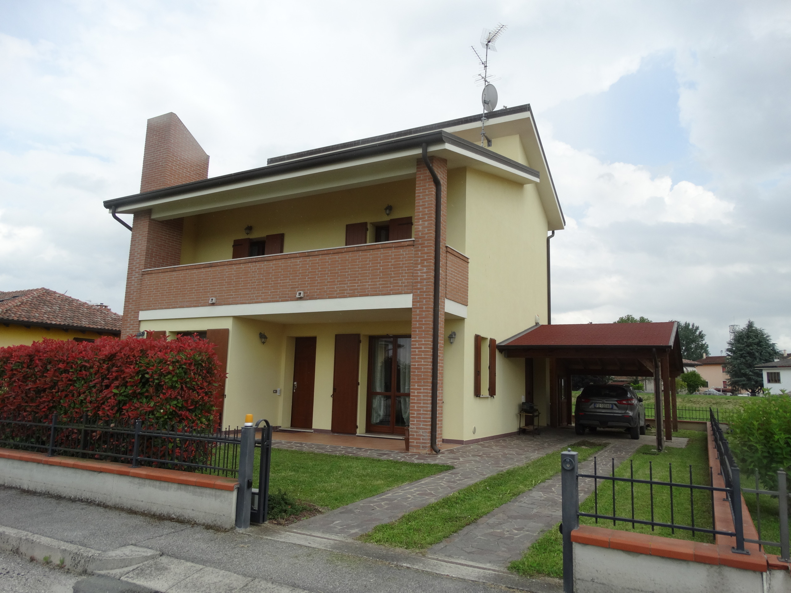 Casa indipendente con giardino in via della repubblica 255, Guarda Veneta